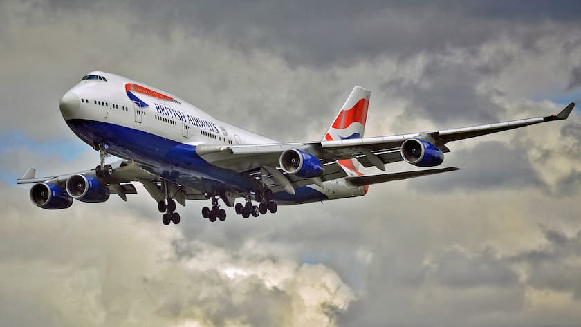 Boeing 747 der British Airways im Landeanflug.