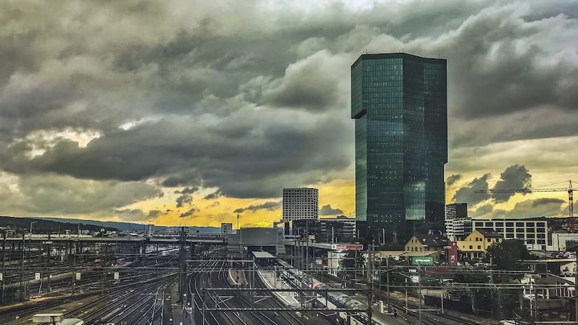Der Bahnhof Hardbrücke in Zürich mit dem Prime Tower rechts, wo der Vermögensverwalter GAM seinen Hauptsitz hat.