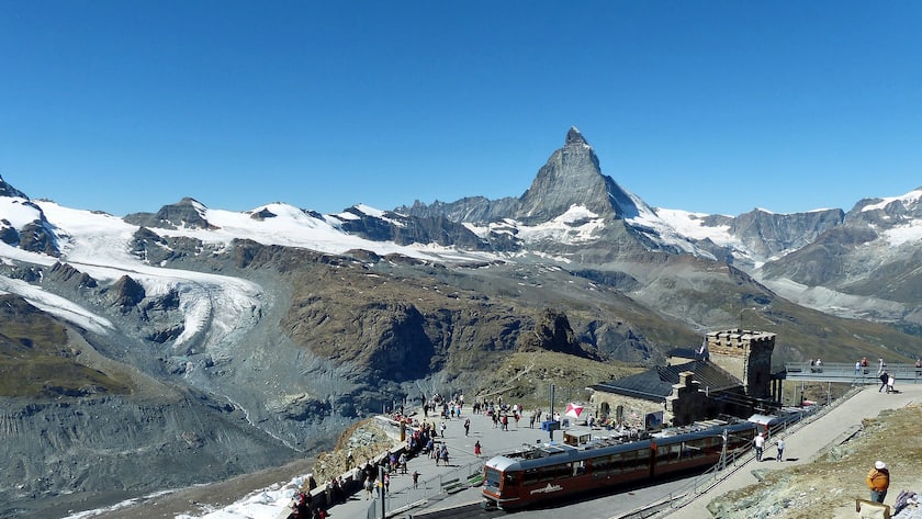 Die Bergstation der Gornergratbahn mit Blick auf das Matterhorn ist bei 3089 Metern über Meer die zweithöchste in Europa.