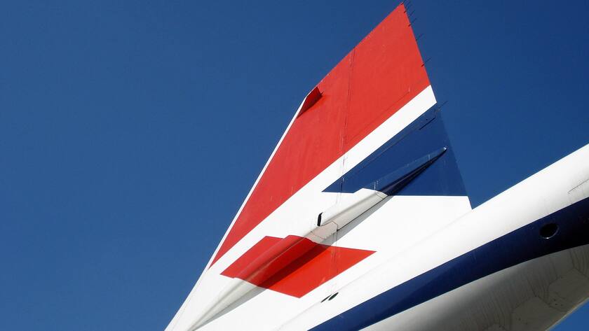 Seitenleitwerk einer Concorde in den Farben von British Airways.