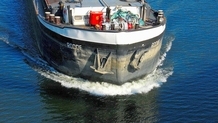 Die Rheinschifffahrt ist für den Schweizer Handel wichtig.