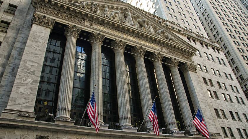 Das Börsengebäude an der Wall Street in New York.