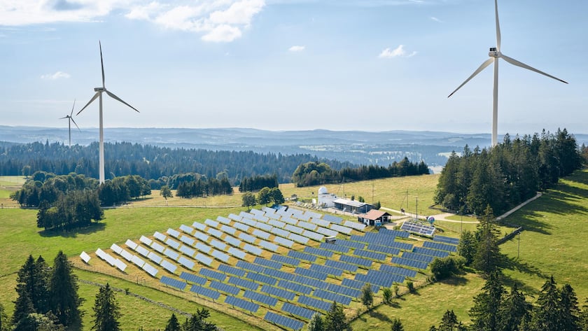 Sonnen- und Windkraftwerk Mont-Soleil von BKW im Berner Jura.