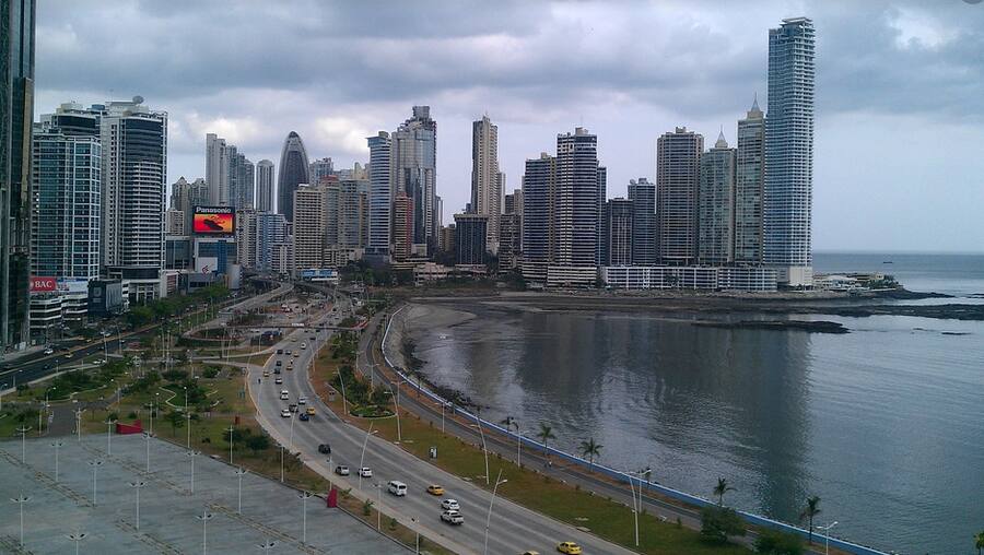 Die Skyline von Panama-City mit zahlreichen Finanzinstituten.