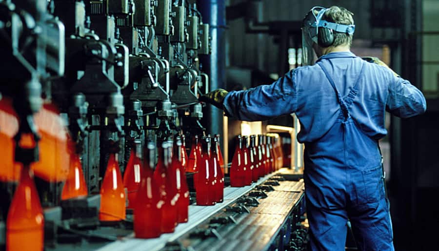 Flaschenproduktion bei Vetropack.