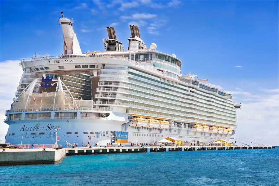 Die Allure of the Seas in Philipsburg 2015.