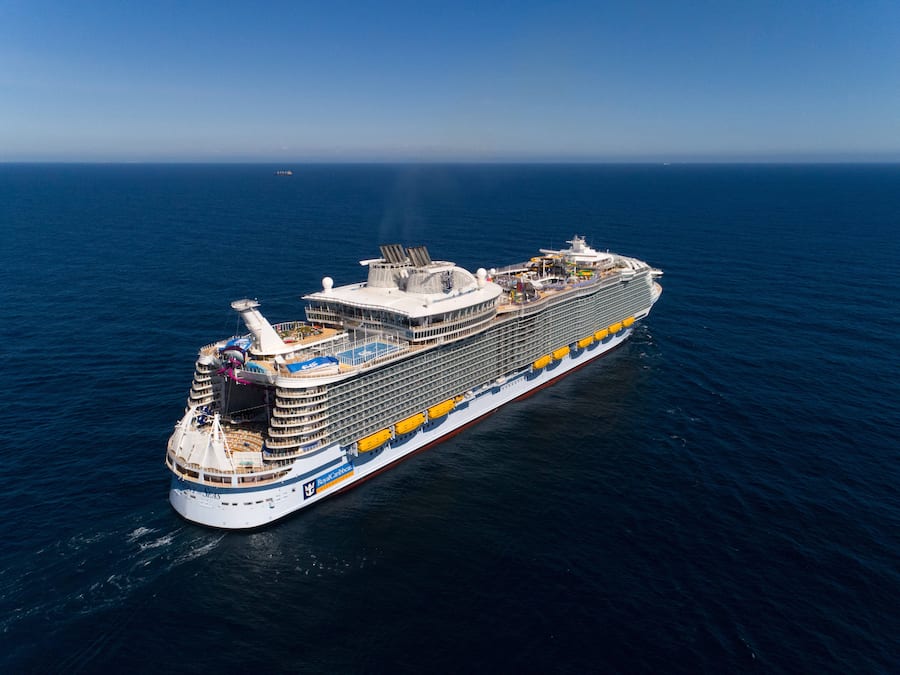 Die Symphony of the Seas auf spanischem Gewässer 2018.