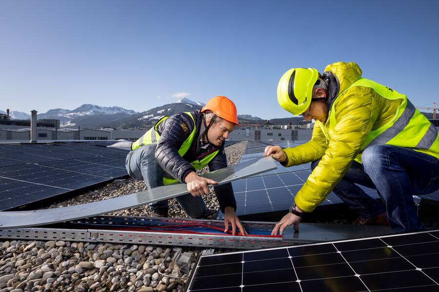 Auch die Kabel werden inspiziert.