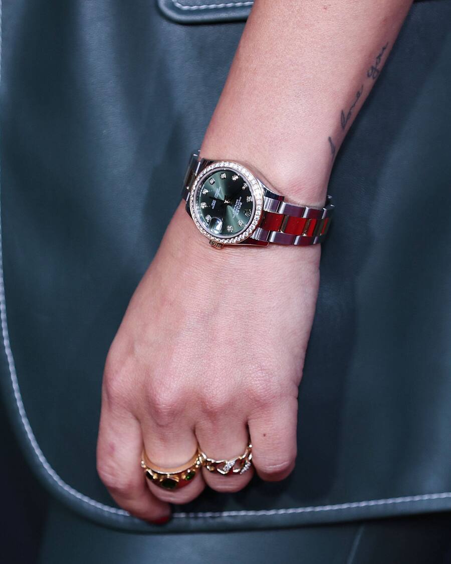 Eine Rolex am Arm von Lucy Hale.