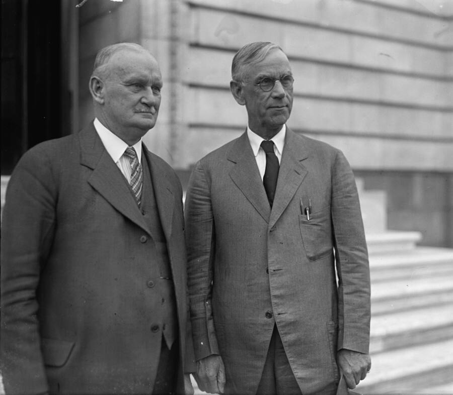Benannt ist der Smoot-Hawley Tariff Act nach seinen Initiatoren, Senator Reed Smoot aus Utah und Willis C. Hawley, Mitglied des Repräsentantenhauses aus Oregon.